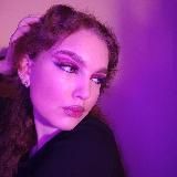 тут Полинка