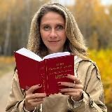 Книга ей к лицу