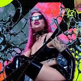 В углу у колонки