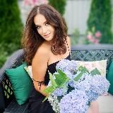 Miss Freni - цветущая жизнь.