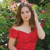 Margo in red💃