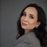 Яна поддержит