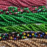 Камни и бусины