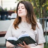 Тоня и книги 💚