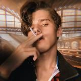 афинский фоткает