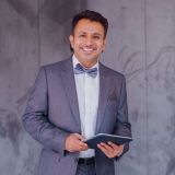 Стоматолог Dr. Kapil Khurana / элайнеры / виниры