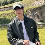 closed ; over the moon ✹